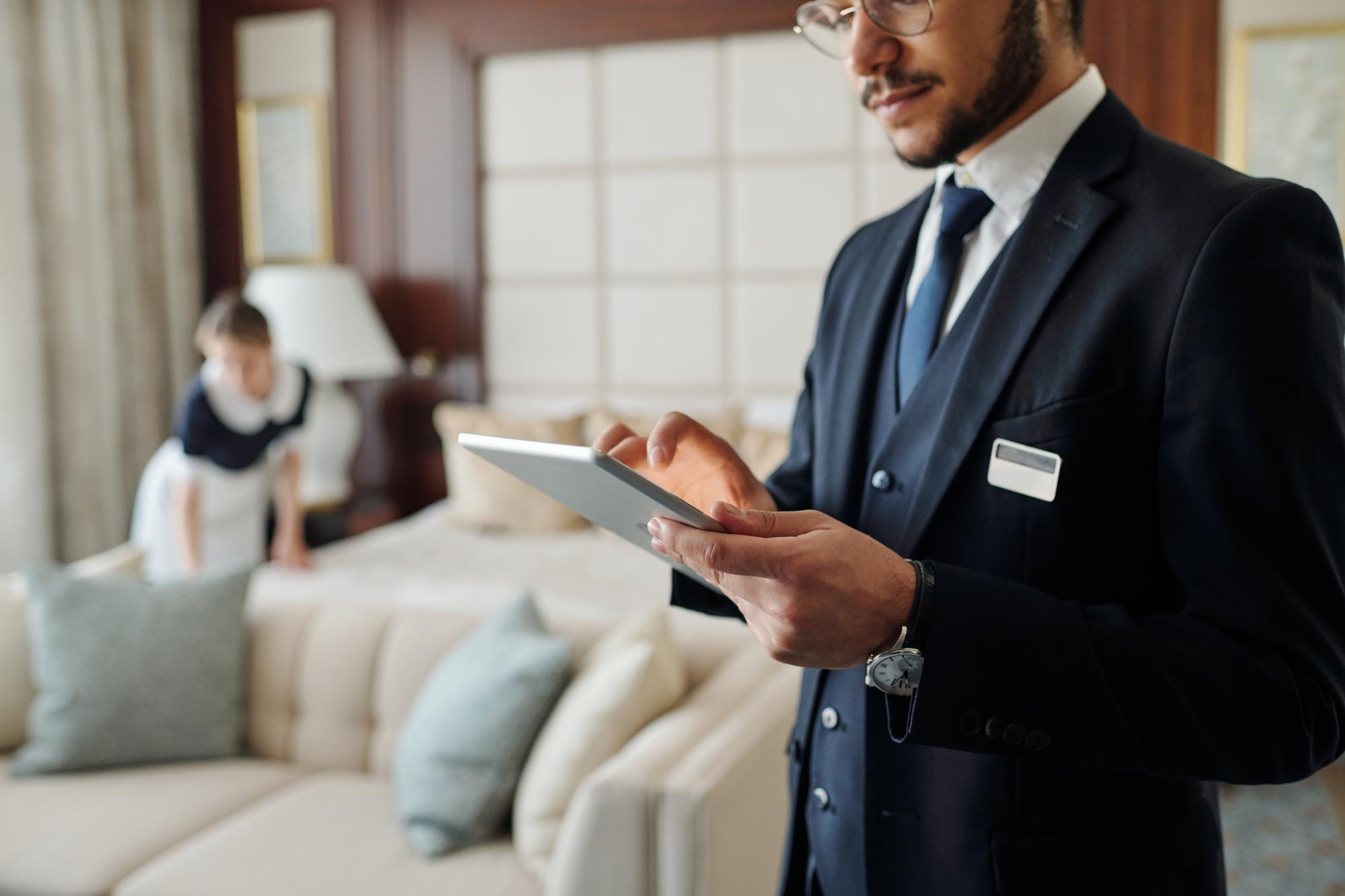 How to Use Spoonbill PMS for Hotel Staff Management